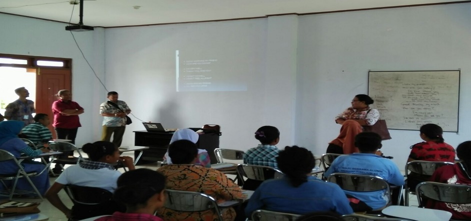 Kadis Pendidikan Raja Ampat kunjungi PBM Kampus Biru