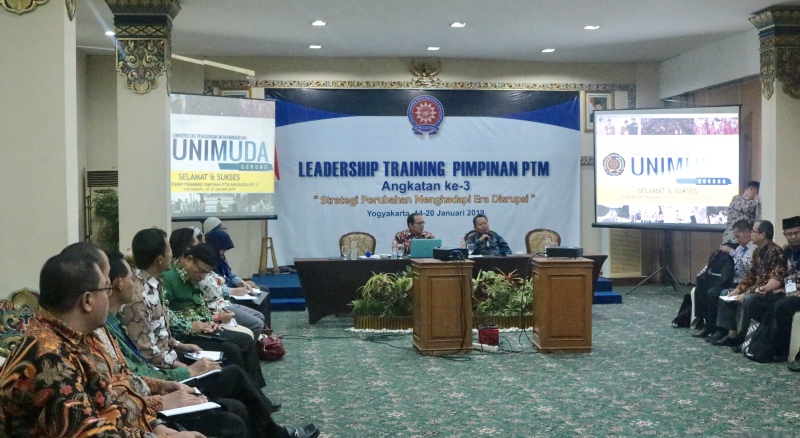 Model Kepemimpinan Rektor UNIMUDA Sorong Inspirasi bagi Pimpinan PTM di Indonesia