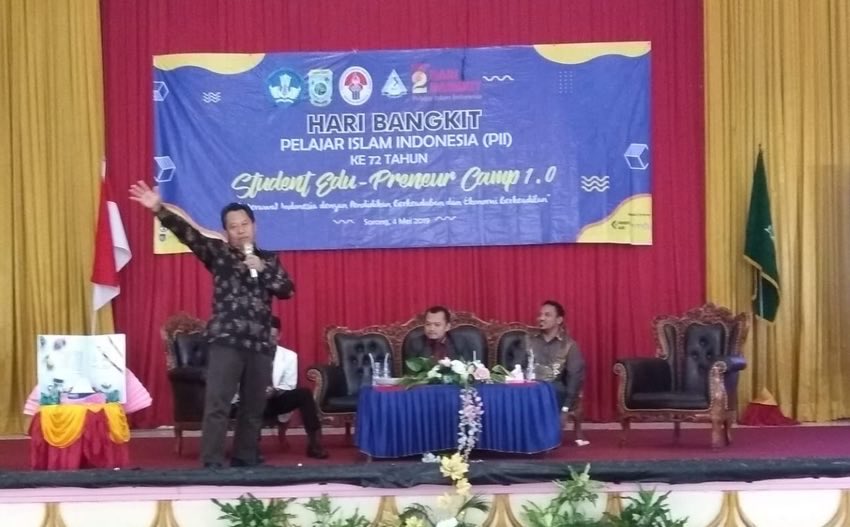 Rektor UNIMUDA Sorong Bangkitkan Semangat Generasi Muda